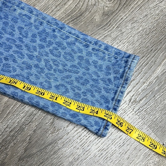 Levi’s High Rise Animal Print Wedgie Straight Fit Cropped Jeans Blue Sz 25 - Picture 13 of 16